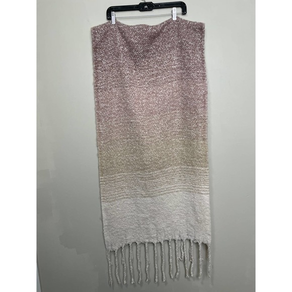 Sold at Anthropologie Mer Sea & Co Beautiful Soft Oversized Pink White Scarf - Picture 4 of 6